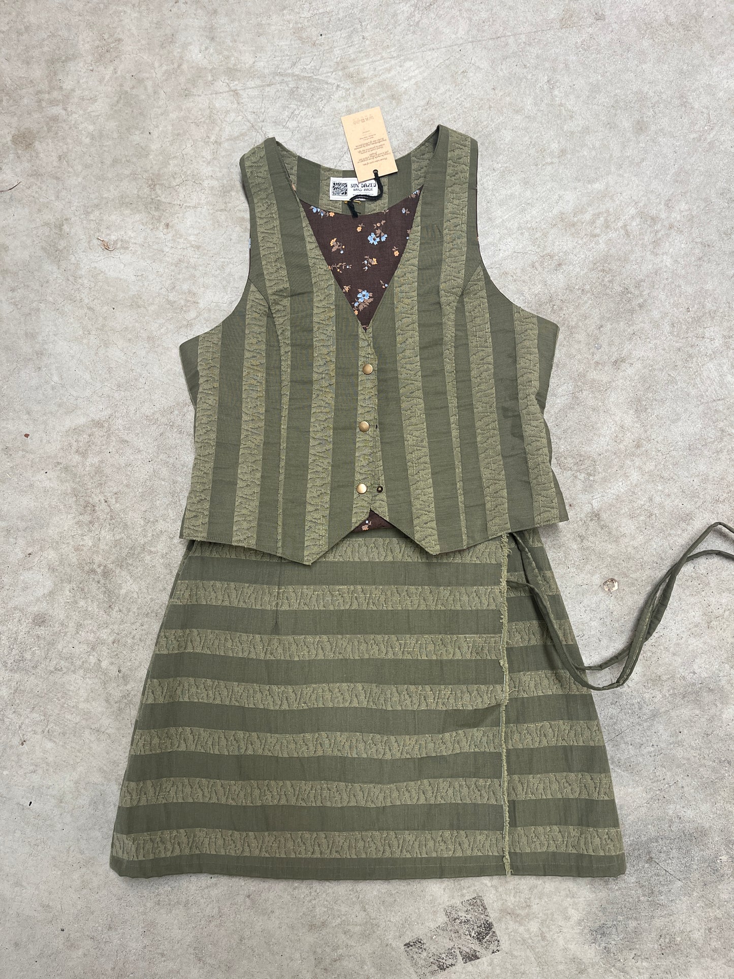 ₊✩‧₊˚green stripe vest˚₊✩‧₊