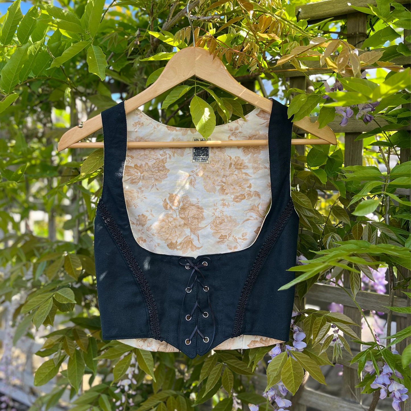 𝔓𝔦𝔯𝔞𝔱𝔢𝔰 𝔅𝔬𝔲𝔫𝔱𝔶 underbust